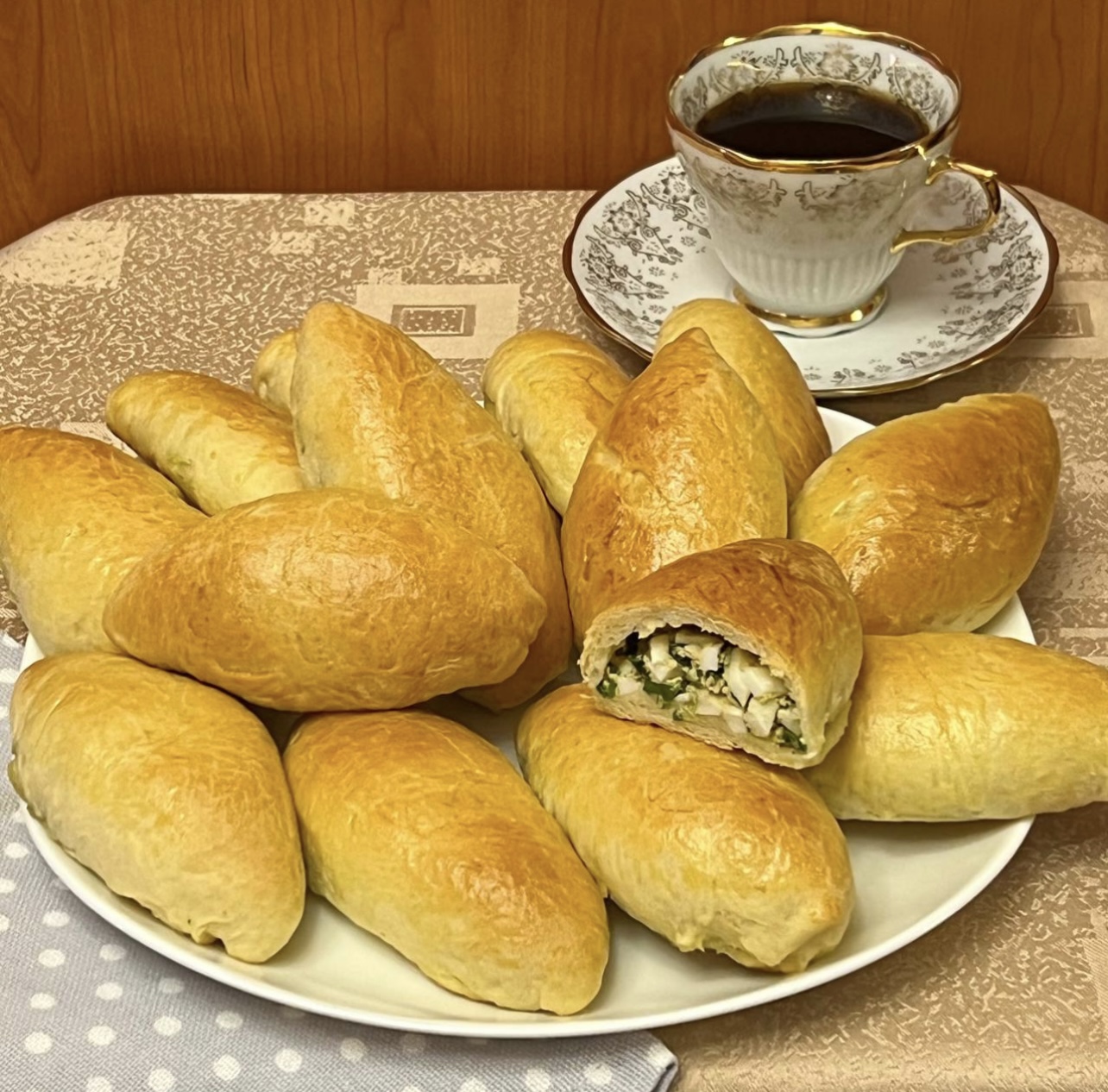 Пироги с яйцом и зелёным луком