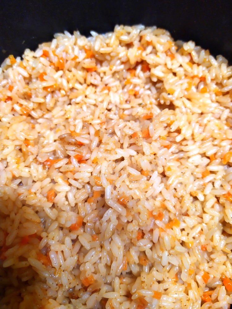 Рассыпчатый рис с морковкой