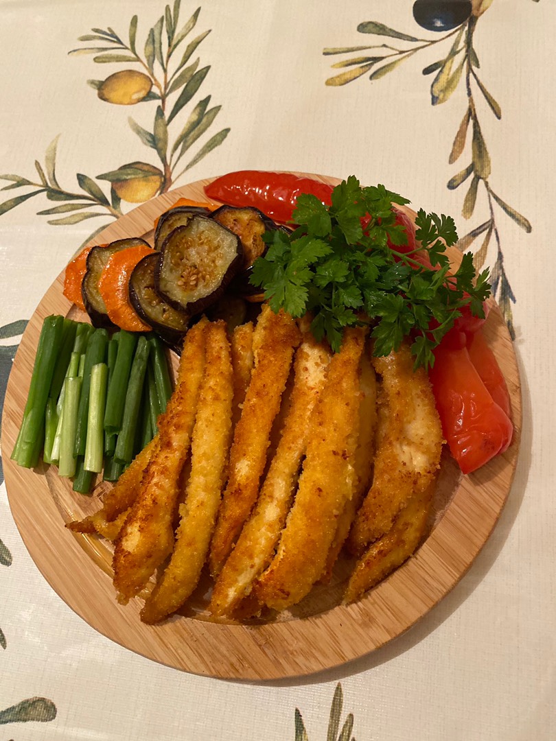 Куриное филе в панировочных сухарях - классический рецепт с фото