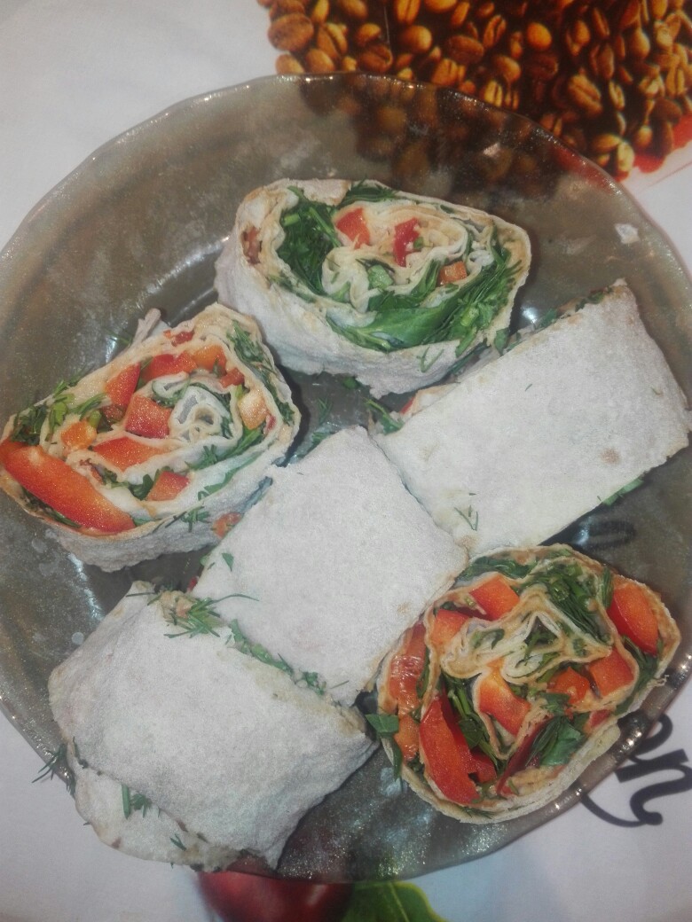 Рулетики с печенью трески и зелени