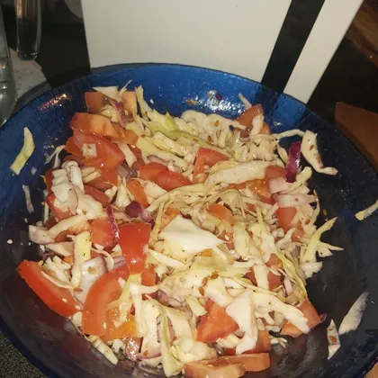 Салат с капустой и помидорами