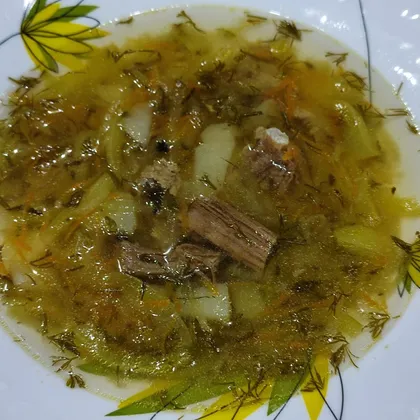 Суп с солёными огурцами на говяжьем бульоне