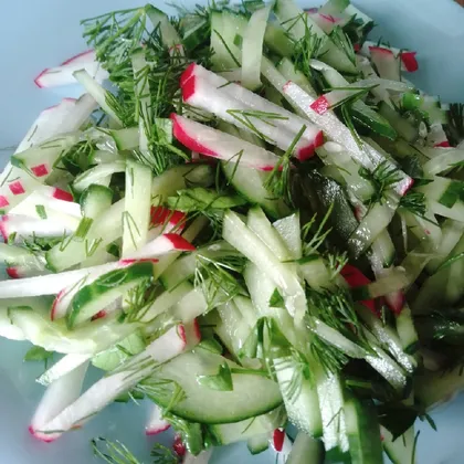 Салат из свежих огурцов и редиса