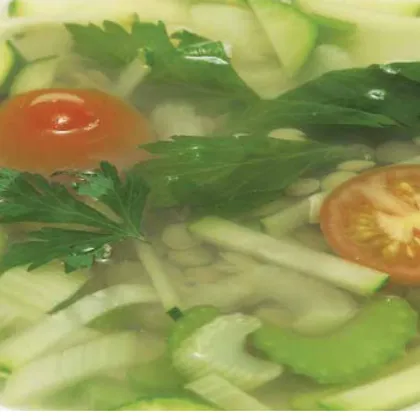 Суп из чечевицы с кабачком и сельдереем