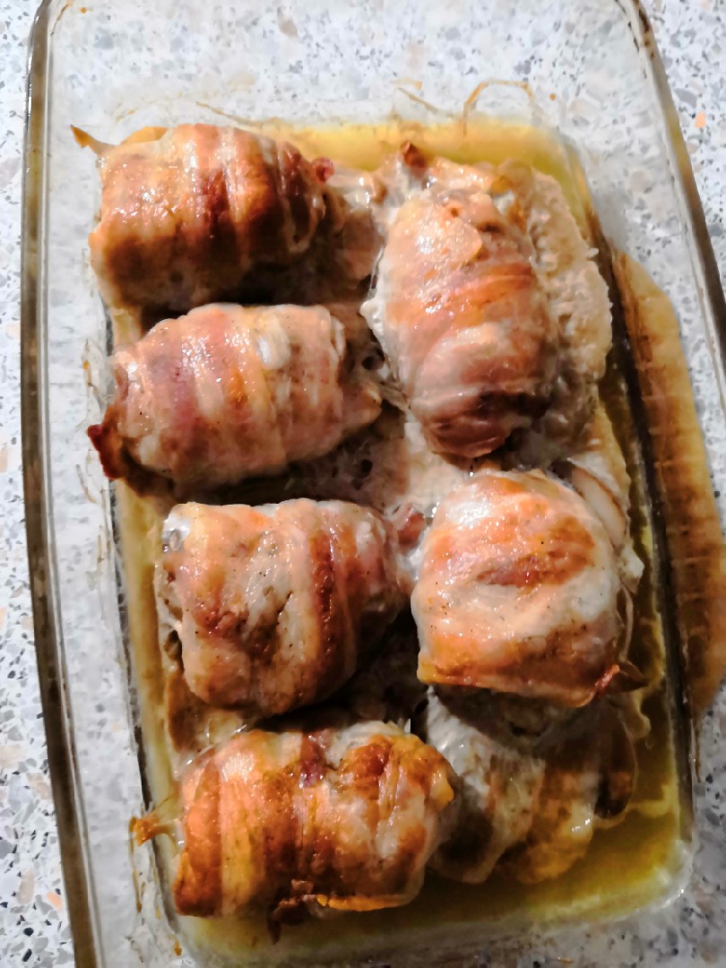 Куриные рулеты в беконе