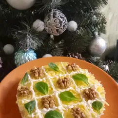 Салат с курицей и ананасом