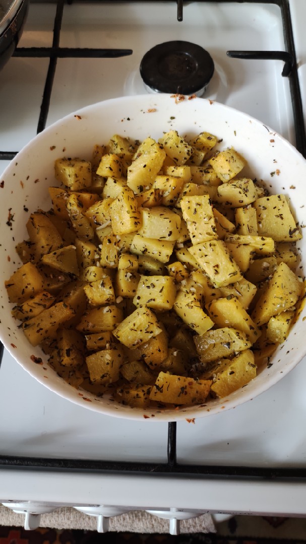Запечённая тыква с чесноком и прованскими травами