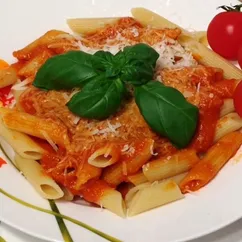 Паста с томатным соусом. Penne allarrabbiata