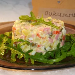 Салат оливье классический с колбасой