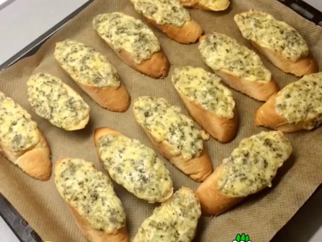 Чесночно-сырные гренки🔥