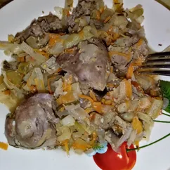 Куриная печень с овощами в мультиварке