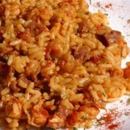 Рис с говядиной и колбасой «Джамбалайя»