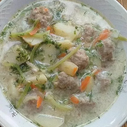 Вермишелевый сырный суп с кабачком и фрикадельками
