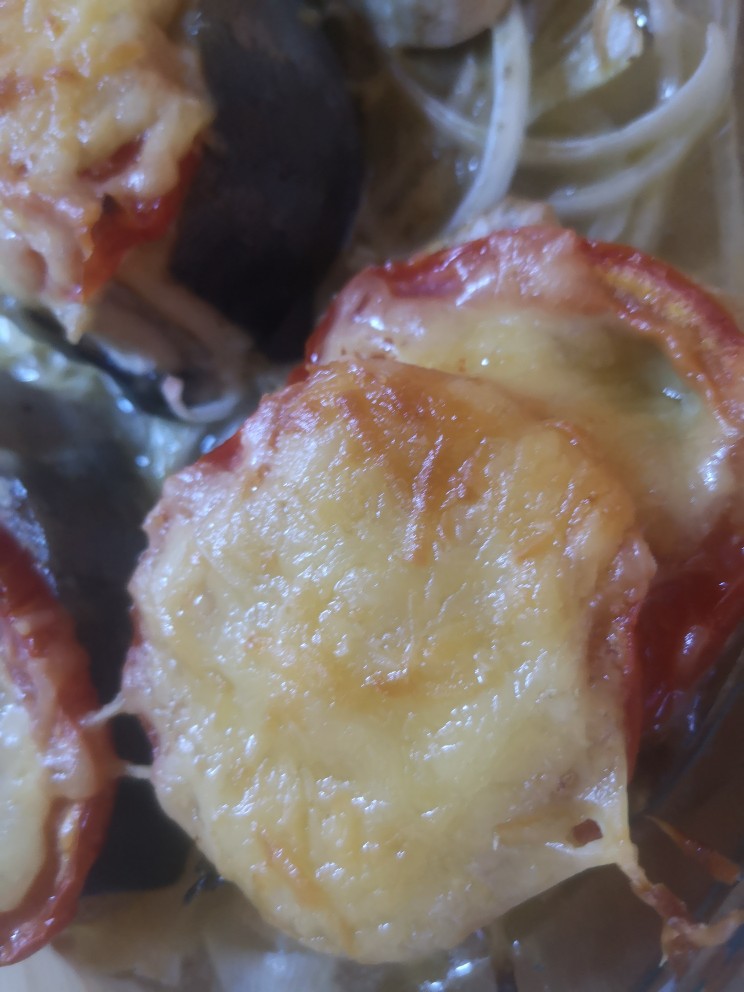 Стейки лакедры на луковой подушке