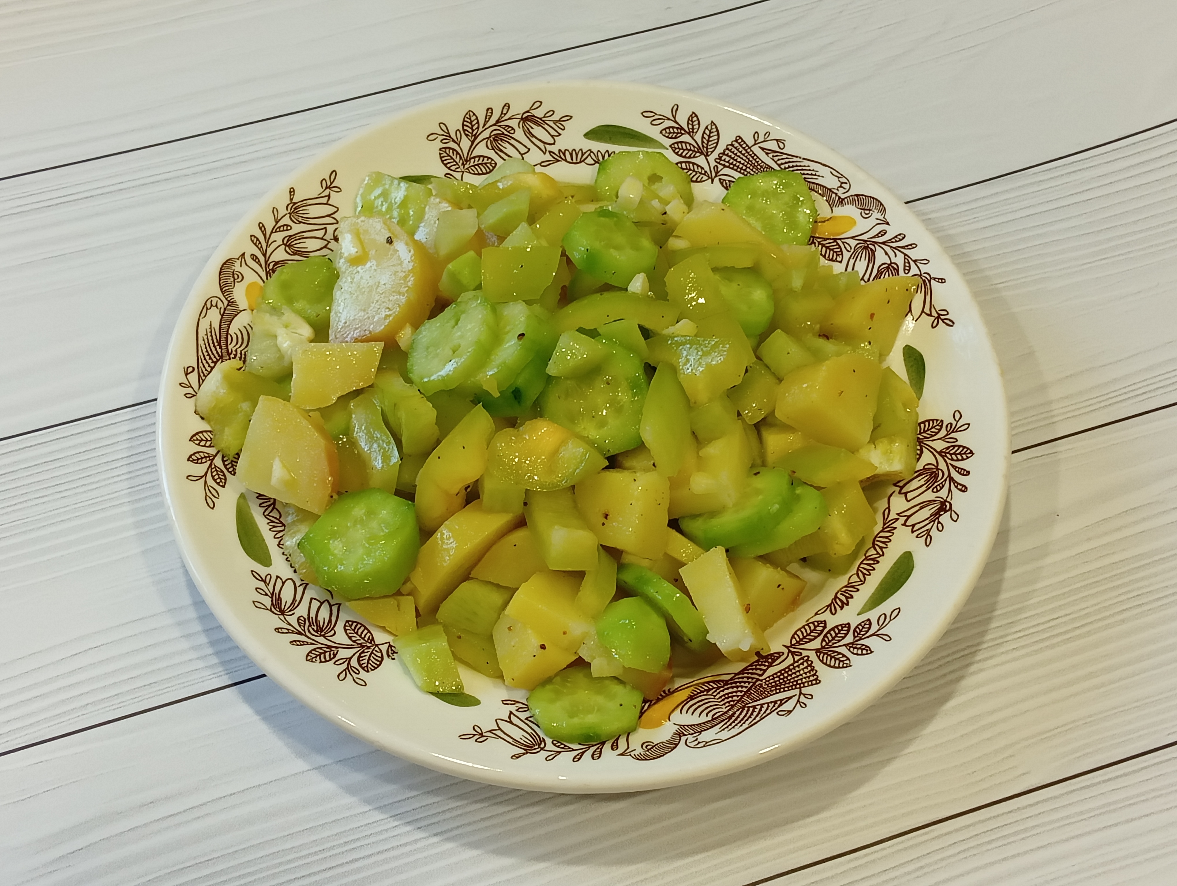 Салат с картошкой, огурцами и сладким перцем
