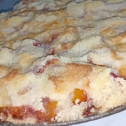 Насыпной пирог с персиками