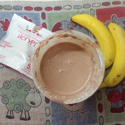 Домашний шоколадный йогурт с бананами, орехами и хлопьями