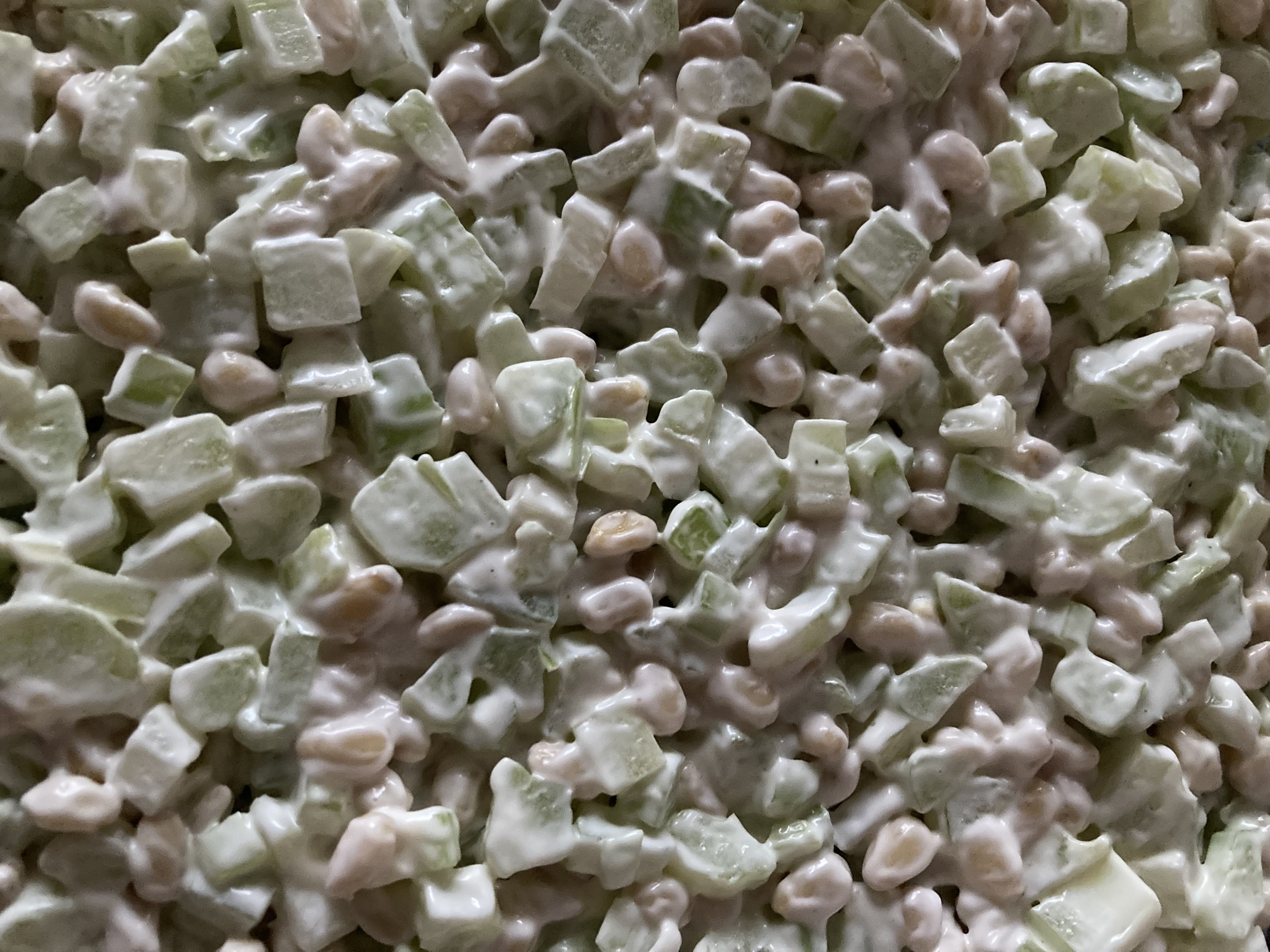 Салат из сельдерея с кедровыми орехами
