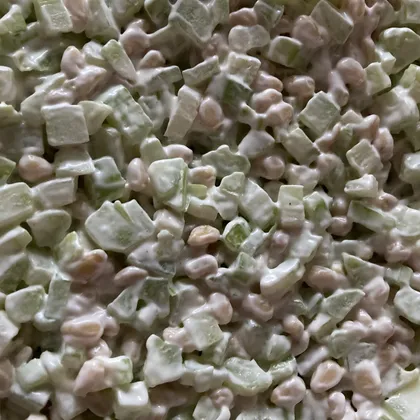 Салат из сельдерея с кедровыми орехами