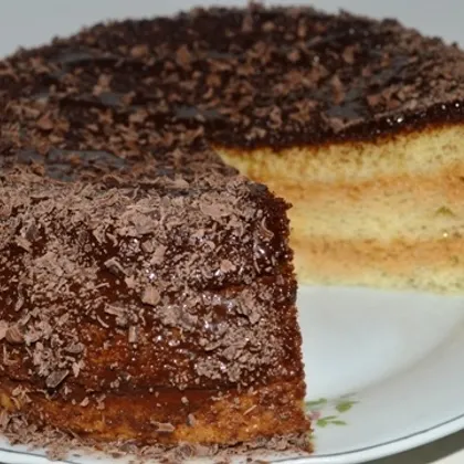 Вкусный бисквитный торт со сгущенкой