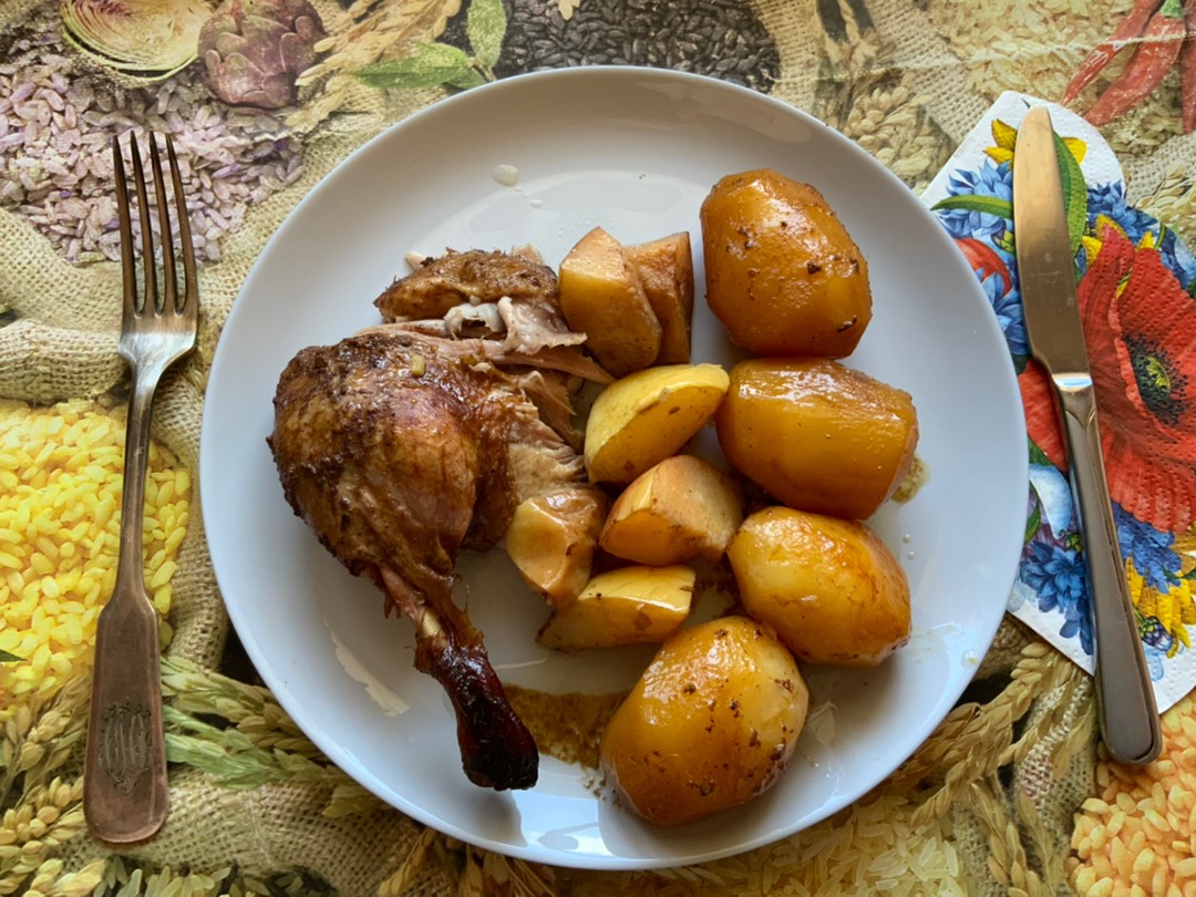 Как приготовить Запеченная утка с айвой и яблоками в духовке просто рецепт пошаговый