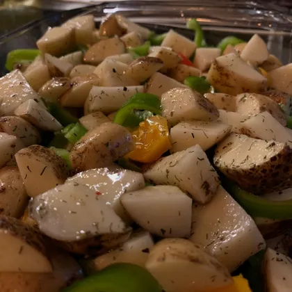 Запечённый картофель с овощами в духовке