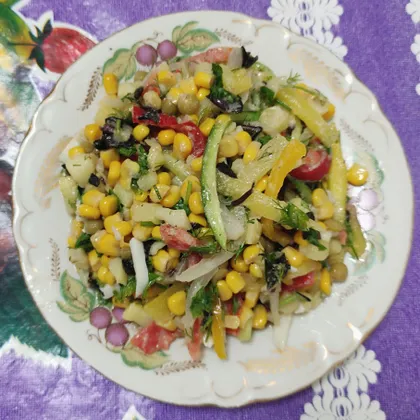 Салат с кукурузой и горохом без майонеза