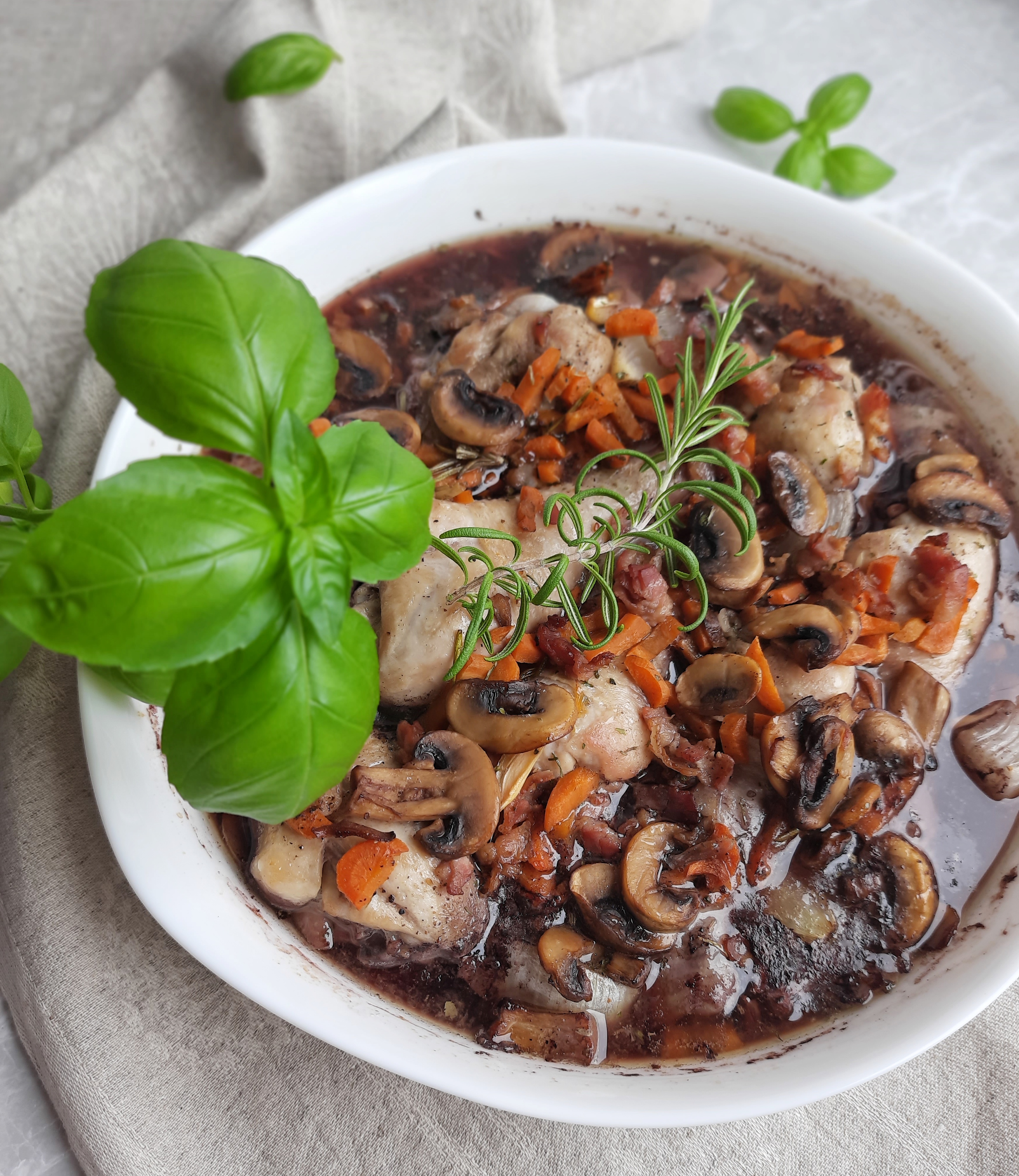 Петух в вине Кок-о-вен. Горячие блюда на новогодний стол