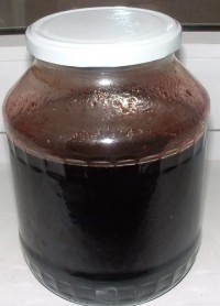 Вишня и черноплодная рябина в сиропе