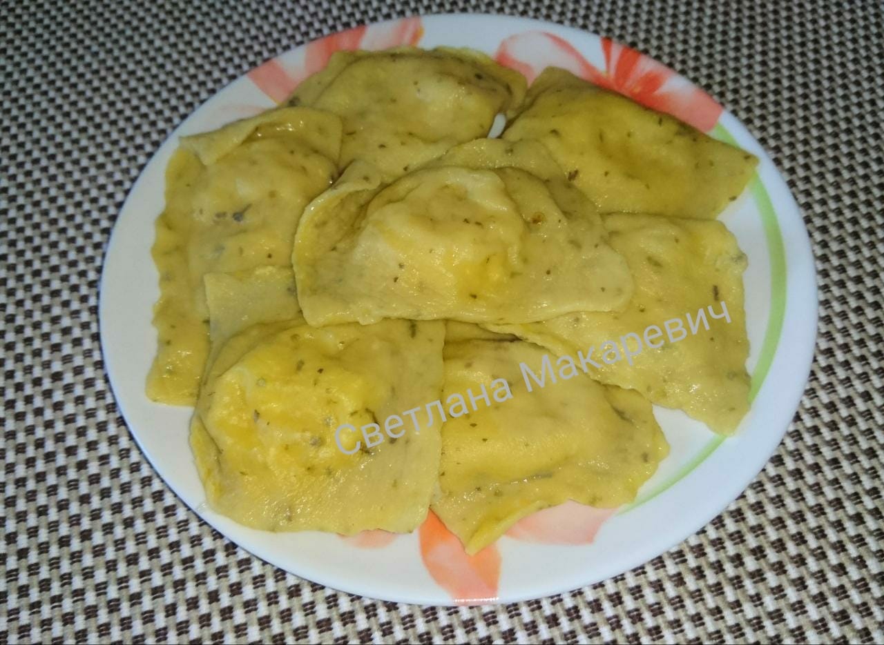 Зелёные равиоли с творожно-тыквенной начинкой