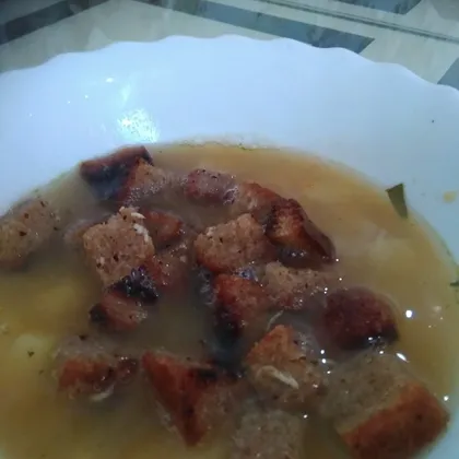 Суп гороховый с чесночными гренками