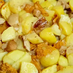 Картошка обжаренная с лесными грибами