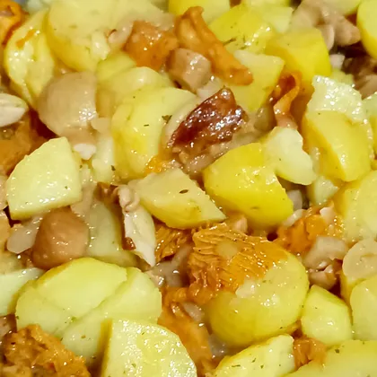 Картошка обжаренная с лесными грибами