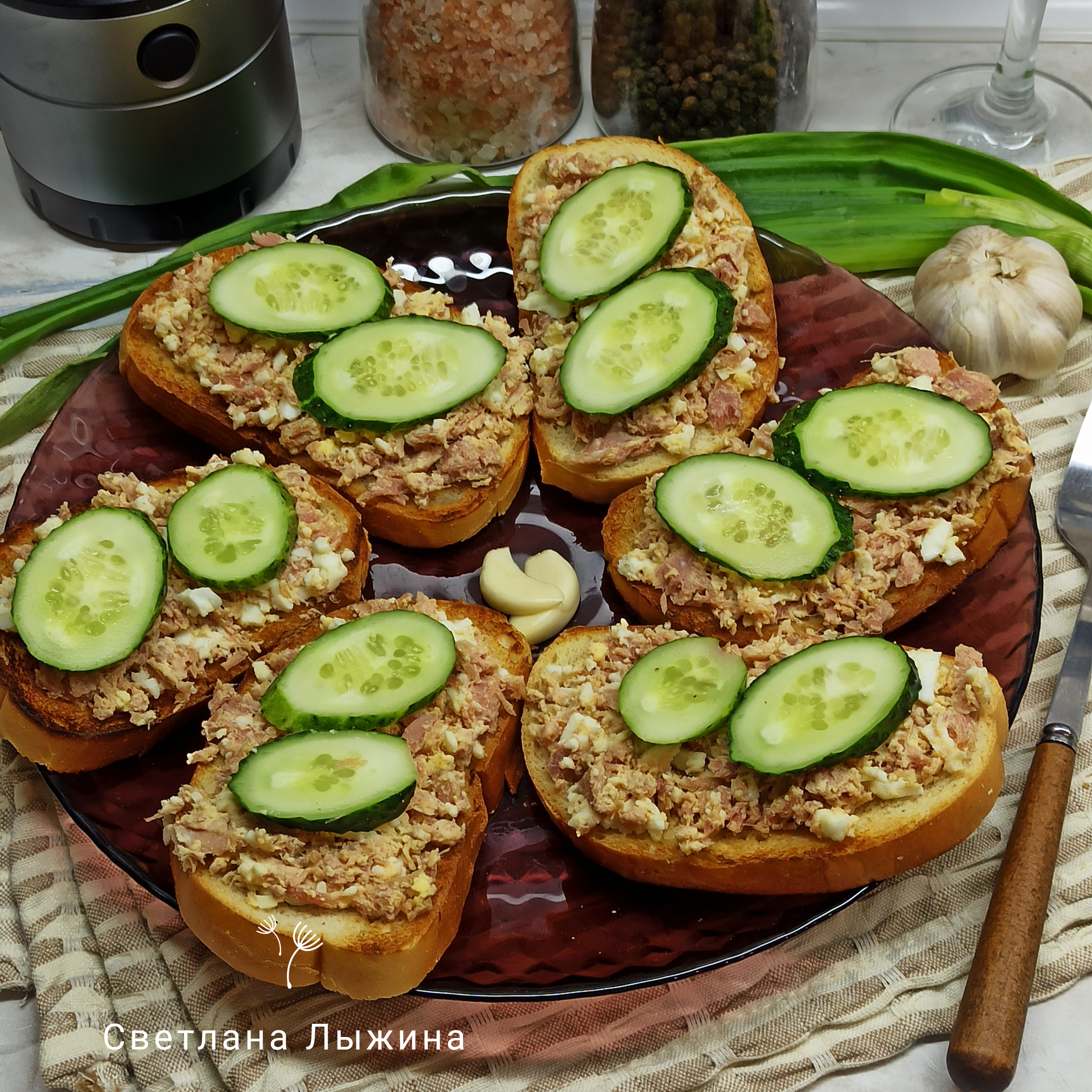 Бутерброды с тунцом и яйцом