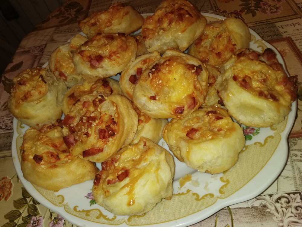 Шанежки с колбасой
