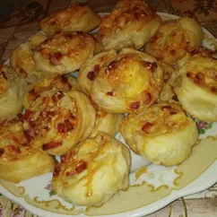 Шанежки с колбасой