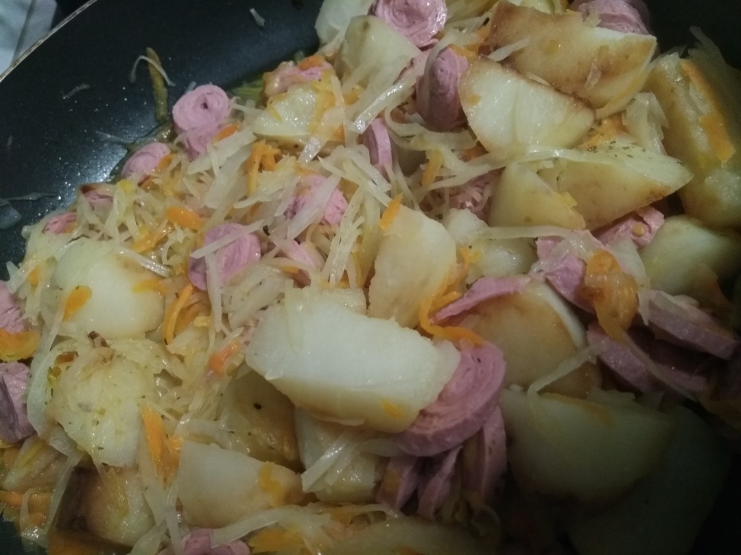Овощное рагу с сосисками