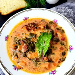Свекольная ботвинья с копчёными рёбрышками
