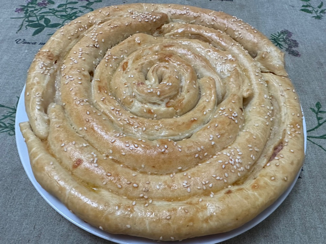 Пирог «Улитка» с ветчиной и сыром