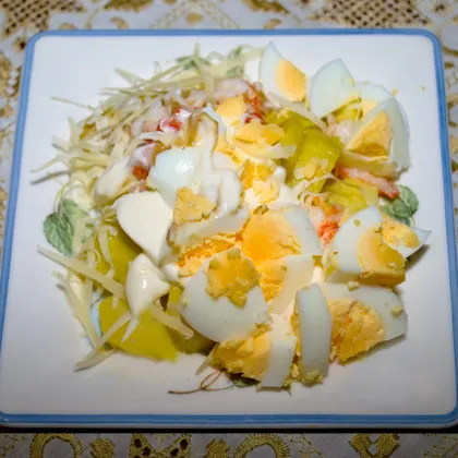 Салат «Раковые шейки» с сыром