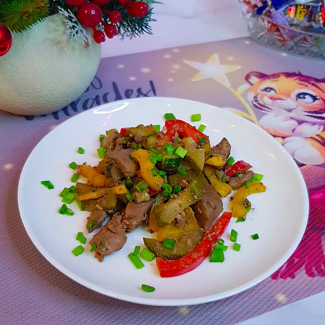 Салат с печенью, сладким перцем, помидорами и орехами - пошаговый рецепт с фото на азинский.рф