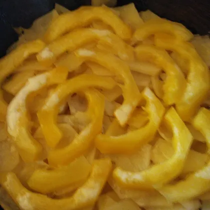 Картофельно-кабачковая запеканка на сковороде