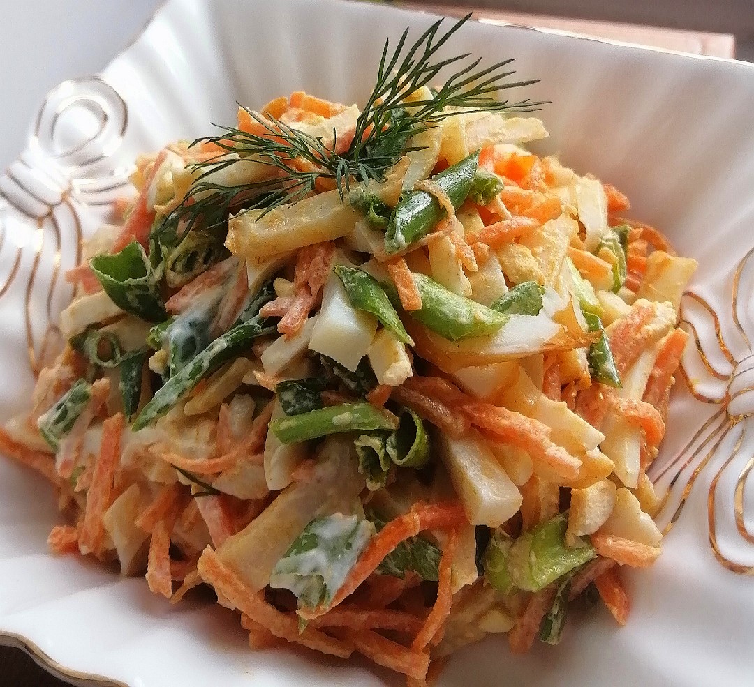 Салат из копчёного кальмара и моркови по-корейски