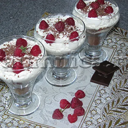 Творожный десерт с желатином и ягодами
