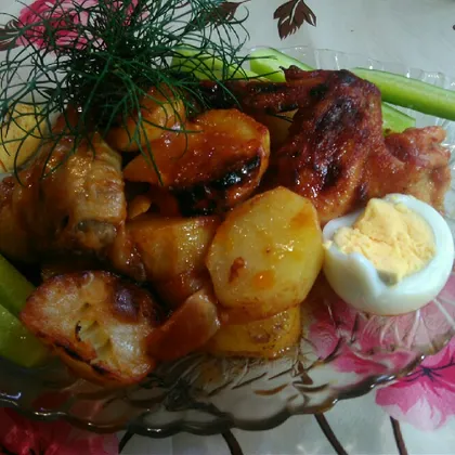 Куриные крылышки с картофелем под соусом по-грузински