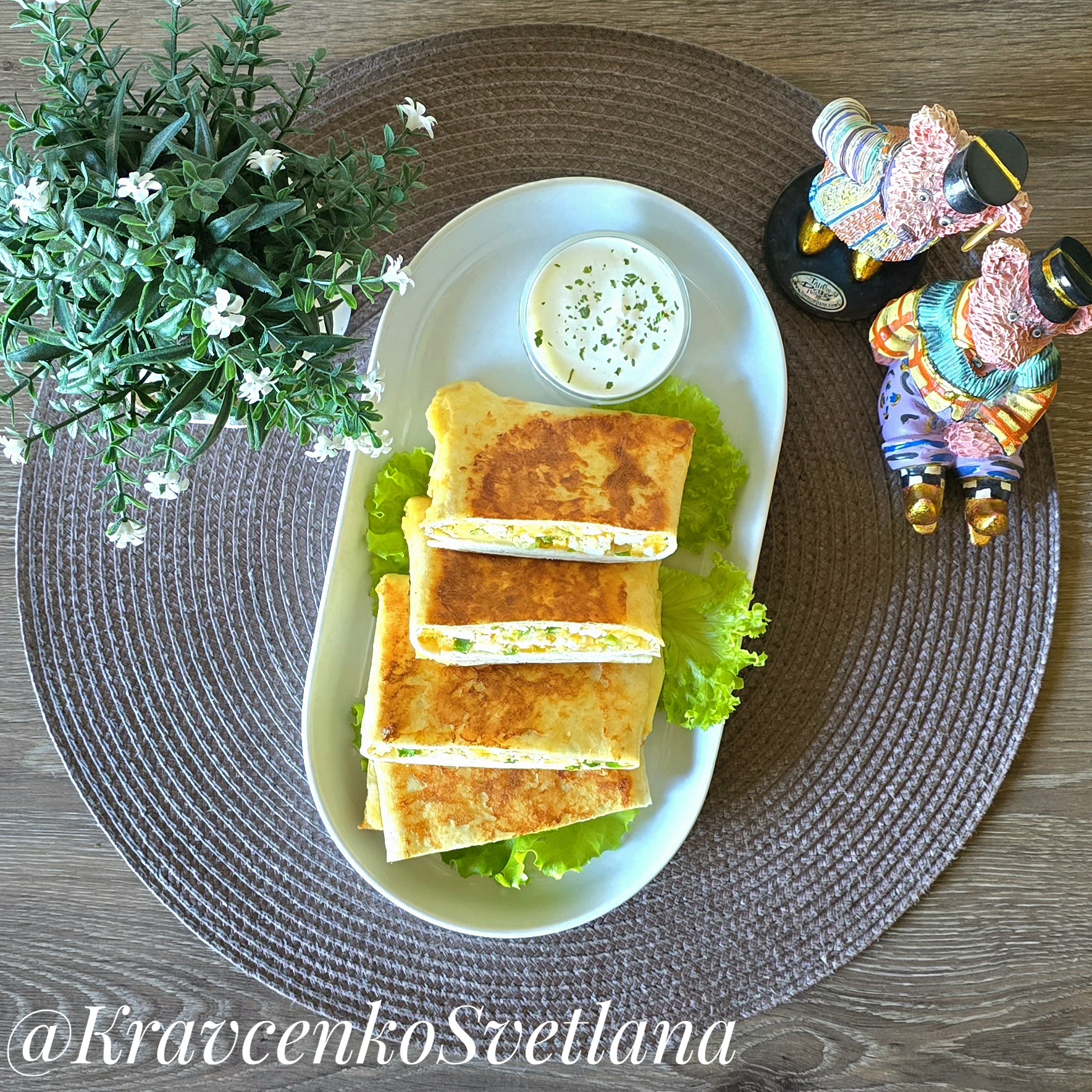 Конвертики с яйцом и сыром