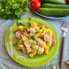 Жареный картофель с сыром и сосисками 