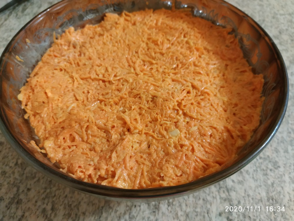 Тёртая морковь с чесноком