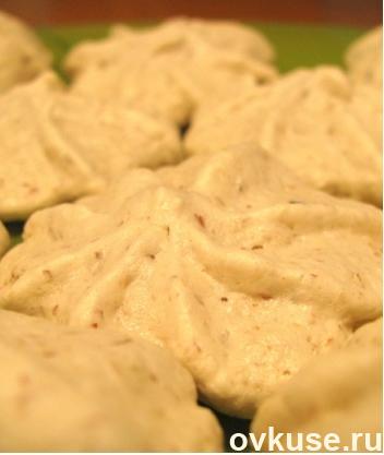 Безе с миндалем