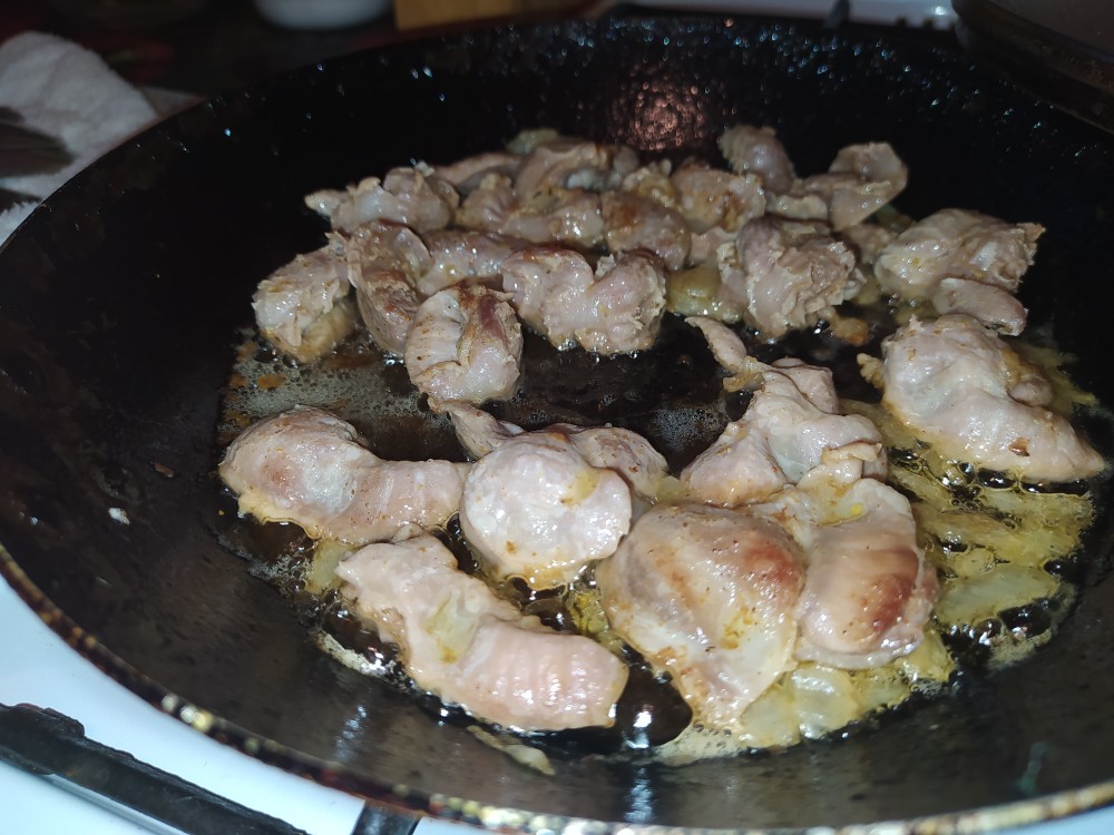 Тушеные куриные желудки с луком — рецепт с фото пошагово